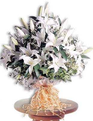 Round Monochromatic Bouquet